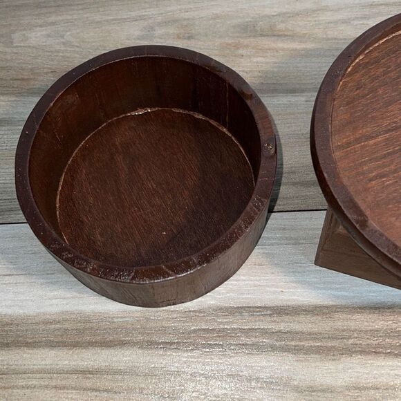 Lot of 2 Wood Boxes With Lids, one Round and One Square - Picture 5 of 10